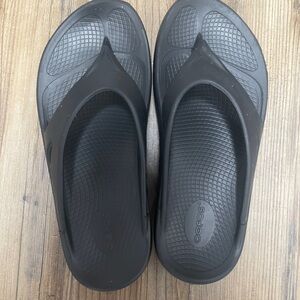 OOFOS Charcoal black Comfort flip flops women’s 12 EUC